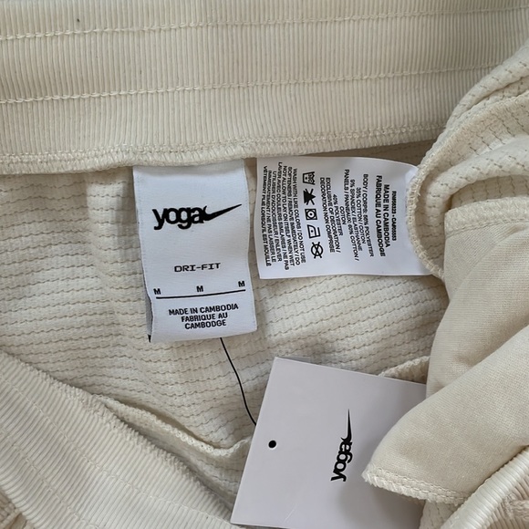 Nike Yoga Pants - Picture 6 of 6